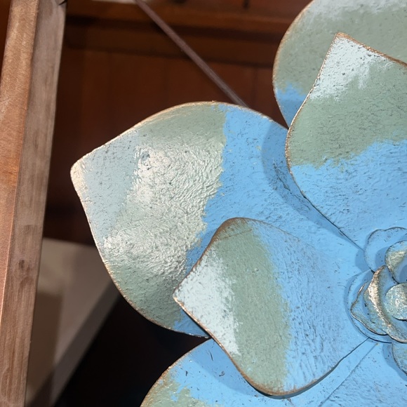 *KEPT 16x16 Elegant 3D wood and metal flower wall hanging Kirkland’s - Picture 7 of 7